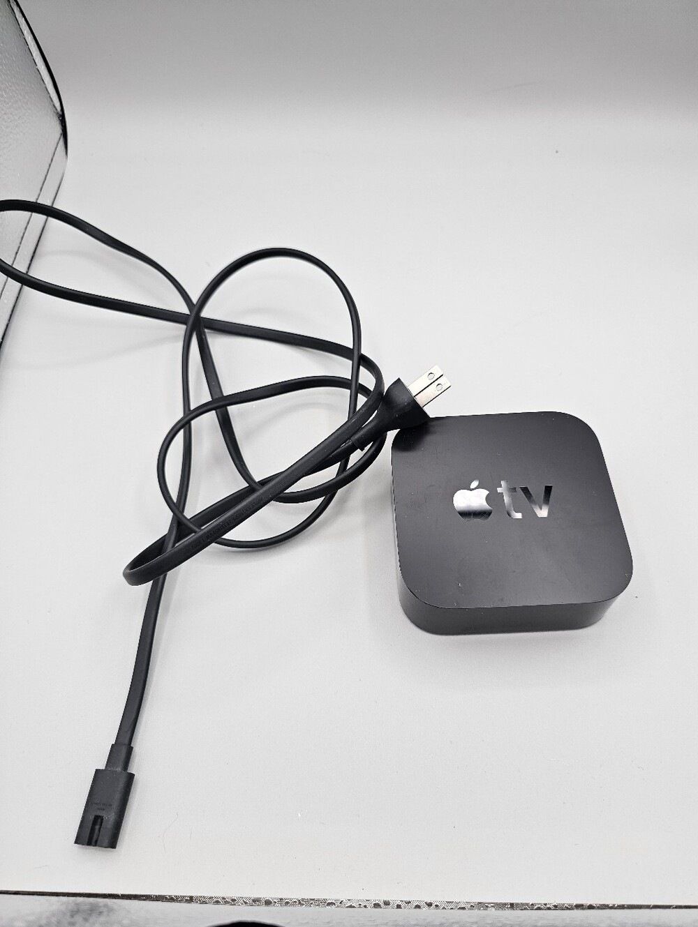Apple TV 4K HD Media Streamer Model A1842 1st Generation No Remote Turns On